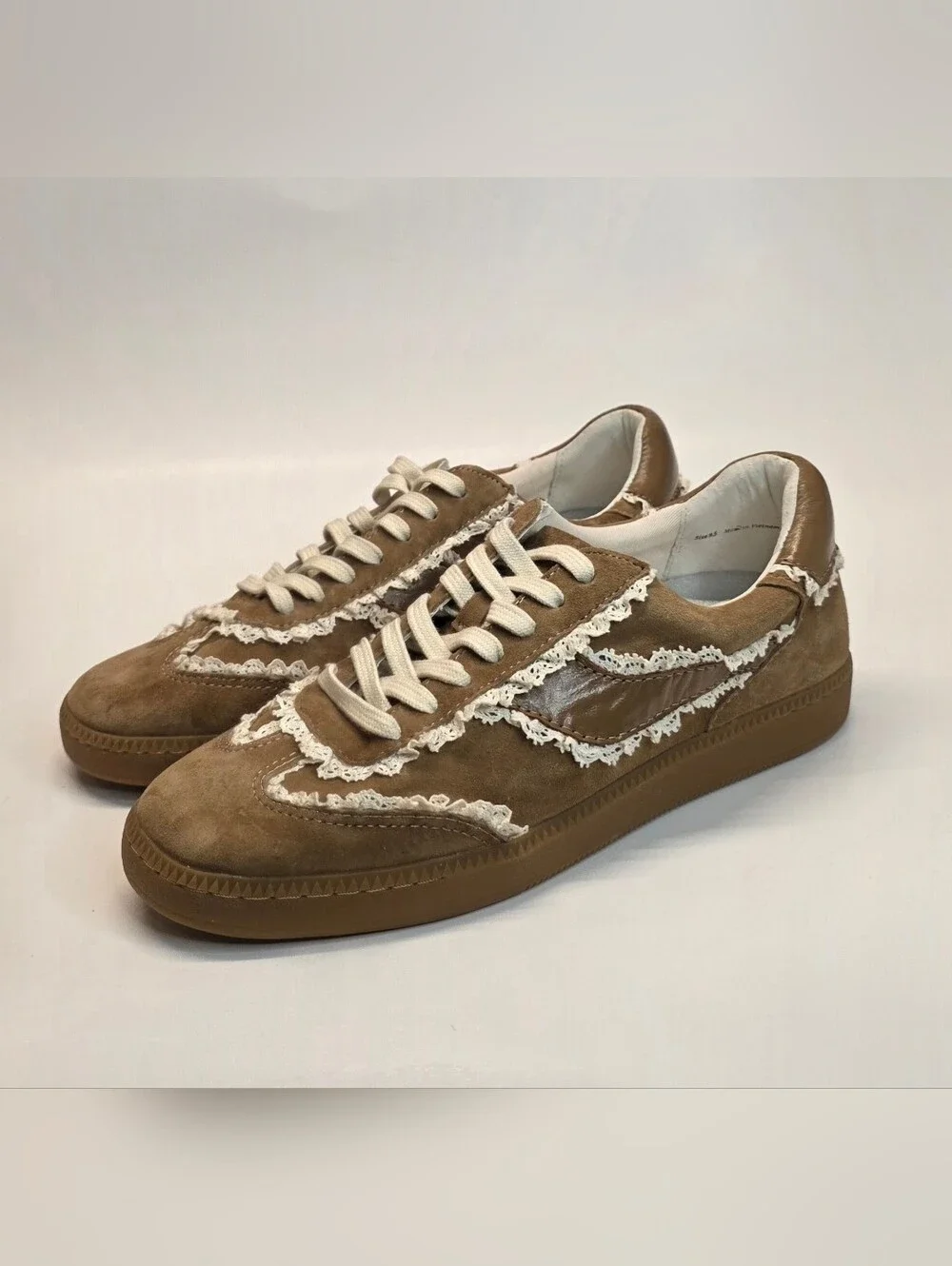 New Dolce Vita Tan Suede Low-Top Sneaker with White Lace Trim Women'sSize  9.5